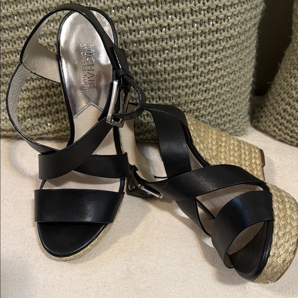 Michael Kors platform sandals - Size 7